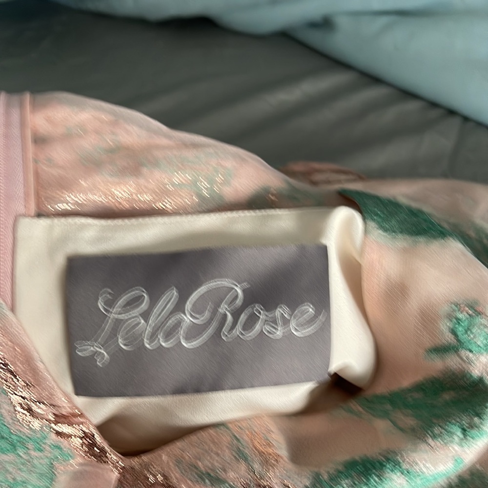 LelaRose - Picture 5 of 6